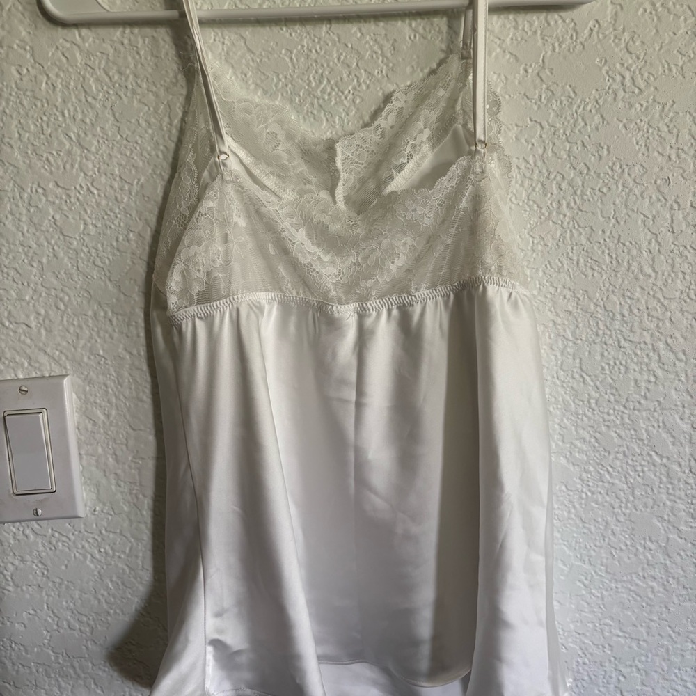 Lulu's White Flowing Robe Intimates & Sleepwear - Picture 7 of 16